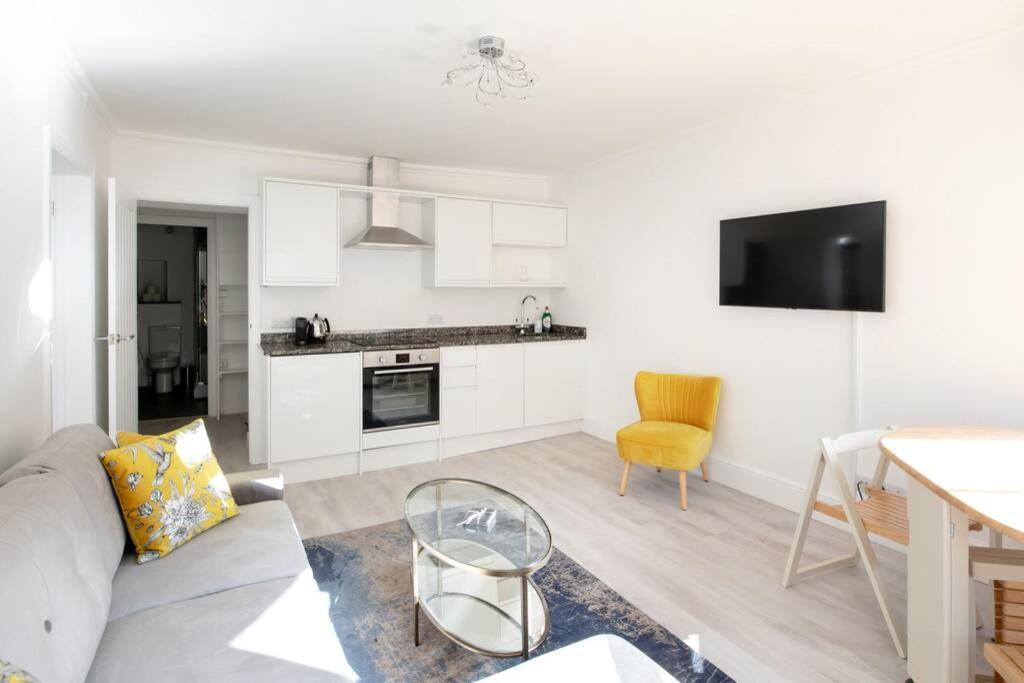2 Bed City Centre Apartment 1 Min From Bath Abbey Exterior photo
